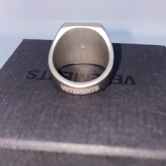 VETEMENTS NEW LOGO RING (M) - Picture 5 of 8